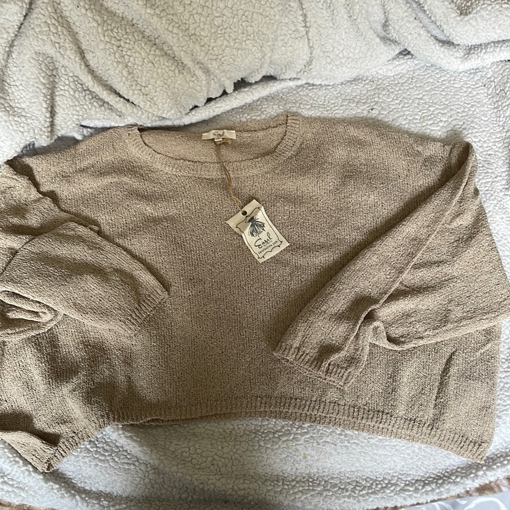 NWT Easel Crop oatmeal colored lightweight sweater